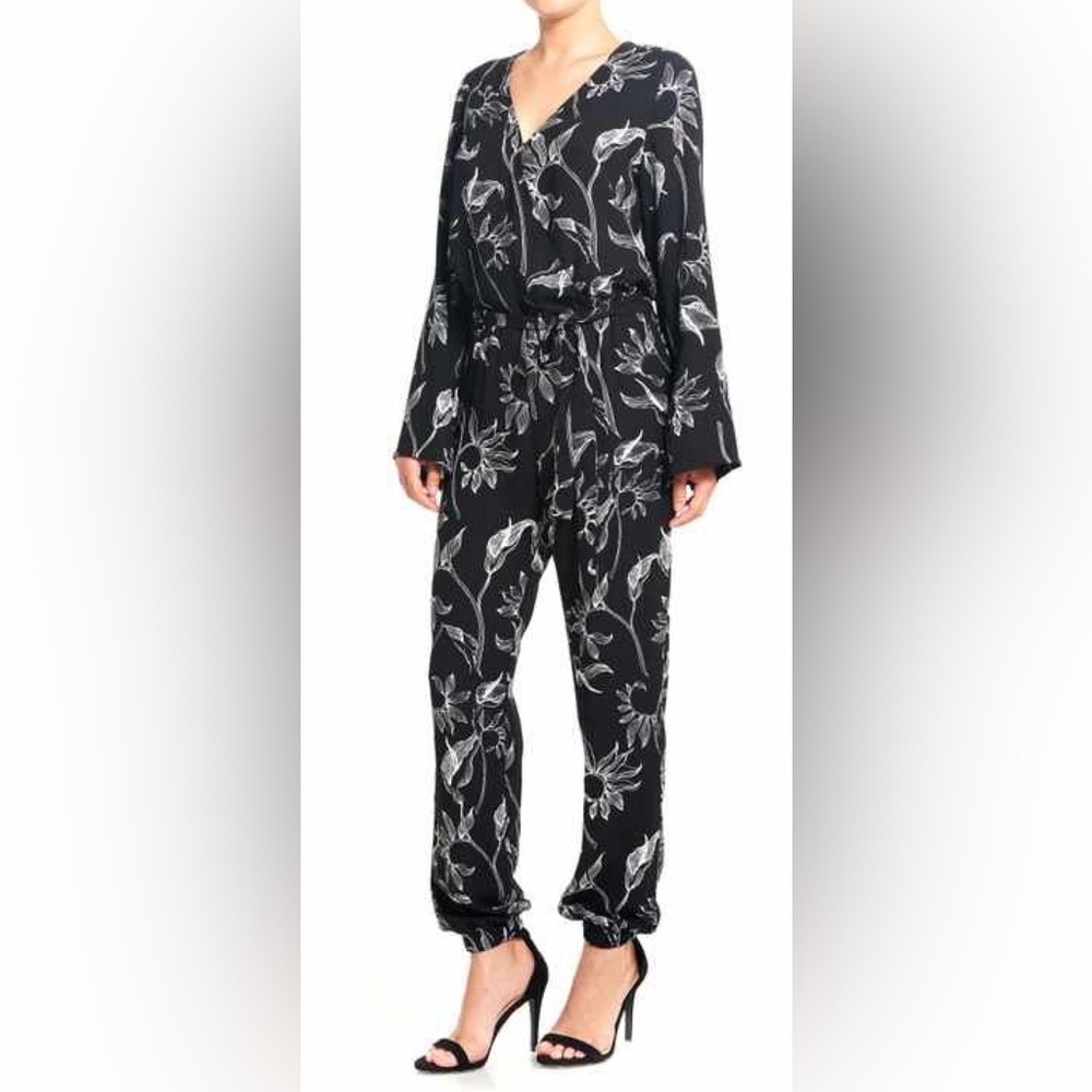 Thieves Like Us Floral Jumpsuit Romper Jogger Style Bottom Hem Size Small